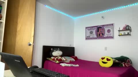 ariza1515 online show from November 11, 2025, 10:04 am