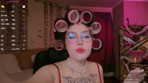 Astrid online show from October 28, 2025, 1:53 am