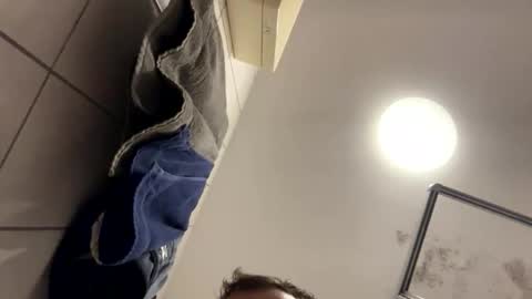 armyskater32 online show from October 7, 2025, 8:17 pm