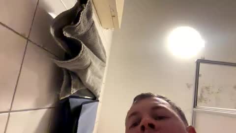 armyskater32 online show from November 23, 2025, 9:25 pm