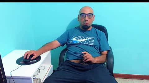 Snapshot of arnelux72 chatting on February 9, 2025, 5:19 am arnelux72 online show from February 9, 2025, 5:19 am