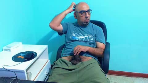 Snapshot of arnelux72 chatting on March 4, 2025, 5:42 am arnelux72 online show from March 4, 2025, 5:42 am