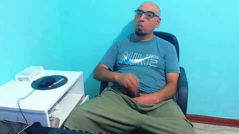 Snapshot of arnelux72 chatting on March 10, 2025, 5:11 am arnelux72 online show from March 10, 2025, 5:11 am