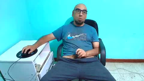 Snapshot of arnelux72 chatting on September 28, 2025, 5:13 am arnelux72 online show from September 28, 2025, 5:13 am