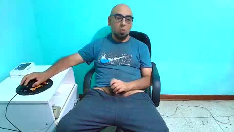 Snapshot of arnelux72 chatting on September 29, 2025, 5:01 am arnelux72 online show from September 29, 2025, 5:01 am