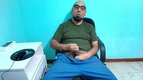 Snapshot of arnelux72 chatting on October 26, 2025, 5:46 am arnelux72 online show from October 26, 2025, 5:46 am