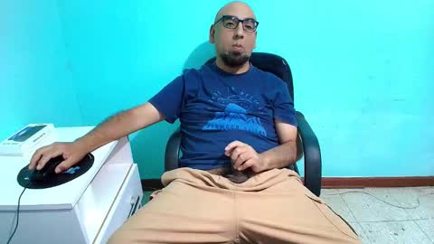 Snapshot of arnelux72 chatting on October 27, 2025, 5:33 am arnelux72 online show from October 27, 2025, 5:33 am