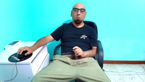 Snapshot of arnelux72 chatting on November 13, 2025, 6:23 am arnelux72 online show from November 13, 2025, 6:23 am