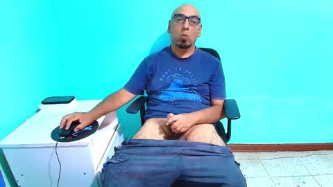 arnelux72 online show from March 5, 2026, 5:03 am