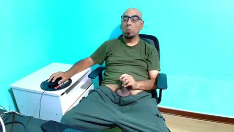 arnelux72 online show from July 6, 2026, 5:04 am