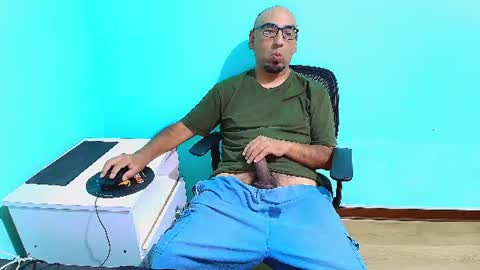 arnelux72 online show from July 12, 2026, 5:42 am