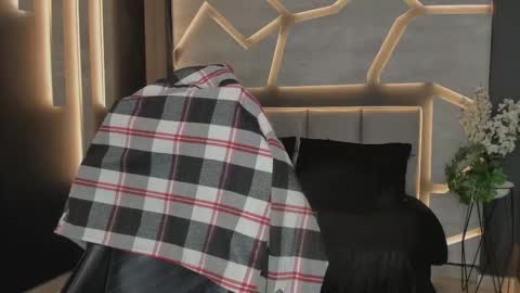 Snapshot of arohomlester chatting on November 9, 2025, 10:46 am Arohom Lester online show from November 9, 2025, 10:46 am