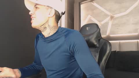 Snapshot of arohomlester chatting on November 28, 2025, 11:02 am Arohom Lester online show from November 28, 2025, 11:02 am