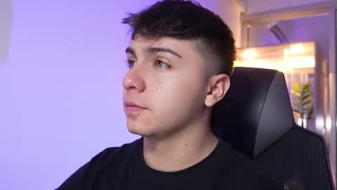 aron__cooper online show from December 4, 2025, 3:43 pm