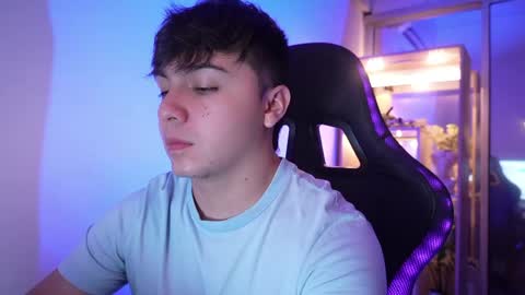 aron__cooper online show from April 16, 2026, 12:33 am