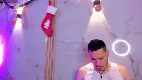 aron and molly online show from December 20, 2025, 12:12 pm