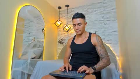 Snapshot of aron_bolt chatting on October 18, 2025, 9:26 pm ARON BOLT online show from October 18, 2025, 9:26 pm