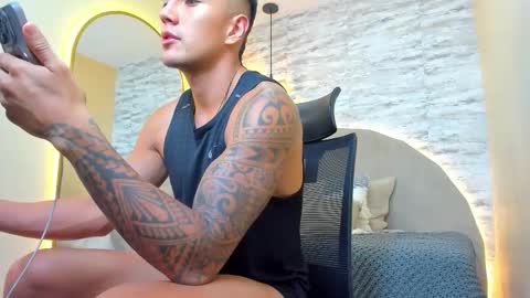 Snapshot of aron_bolt chatting on November 9, 2025, 10:08 pm ARON BOLT online show from November 9, 2025, 10:08 pm