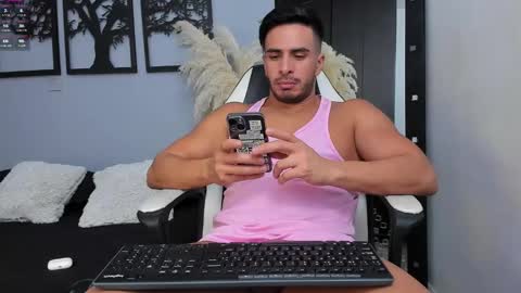 Snapshot of aron_bulgarelli_ chatting on February 2, 2025, 2:02 pm Aron online show from February 2, 2025, 2:02 pm