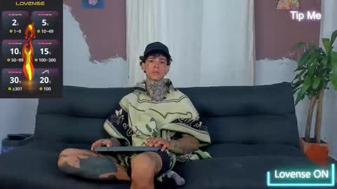 Snapshot of aron_ford chatting on October 10, 2025, 1:32 pm Aron ford online show from October 10, 2025, 1:32 pm