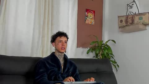 Snapshot of aron_ford chatting on October 23, 2025, 12:04 pm Aron ford online show from October 23, 2025, 12:04 pm