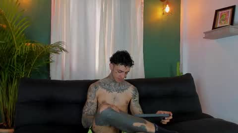 Snapshot of aron_ford chatting on October 30, 2025, 2:40 pm Aron ford online show from October 30, 2025, 2:40 pm