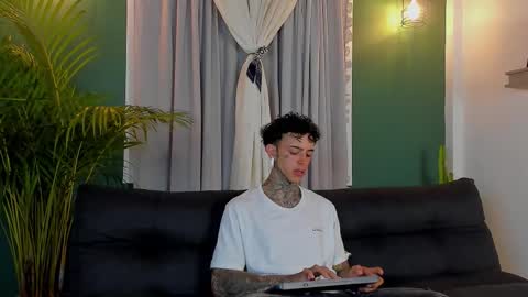 Snapshot of aron_ford chatting on November 1, 2025, 10:06 am Aron ford online show from November 1, 2025, 10:06 am