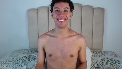 Snapshot of aroncooper1 chatting on November 5, 2025, 4:01 am aron cooper online show from November 5, 2025, 4:01 am