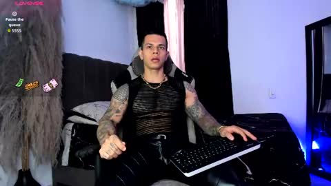 Snapshot of arondark chatting on July 1, 2026, 7:02 pm DarkMaster online show from July 1, 2026, 7:02 pm