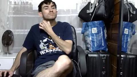 Snapshot of arongfranco chatting on October 15, 2025, 7:25 pm Aron G Franco online show from October 15, 2025, 7:25 pm