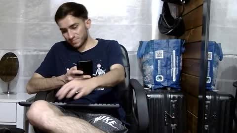 Snapshot of arongfranco chatting on November 17, 2025, 5:41 pm Aron G Franco online show from November 17, 2025, 5:41 pm