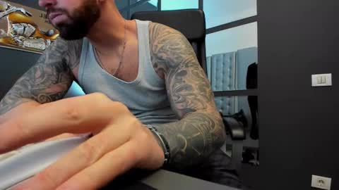 Snapshot of arongrant chatting on December 13, 2024, 11:02 am AronGrant online show from December 13, 2024, 11:02 am