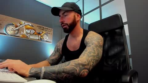 Snapshot of arongrant chatting on January 22, 2025, 9:24 am AronGrant online show from January 22, 2025, 9:24 am
