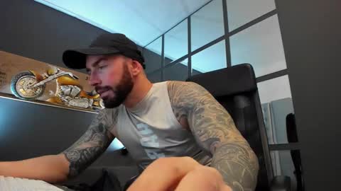 Snapshot of arongrant chatting on February 20, 2025, 10:16 am AronGrant online show from February 20, 2025, 10:16 am