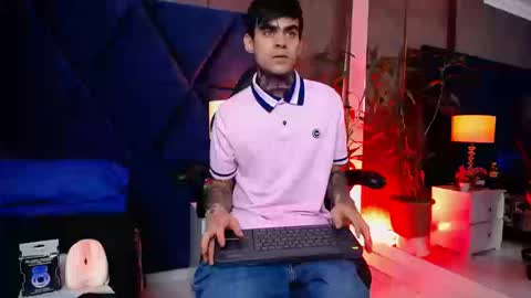 Snapshot of aronmuller_ chatting on September 13, 2025, 5:07 am aronmuller_ online show from September 13, 2025, 5:07 am