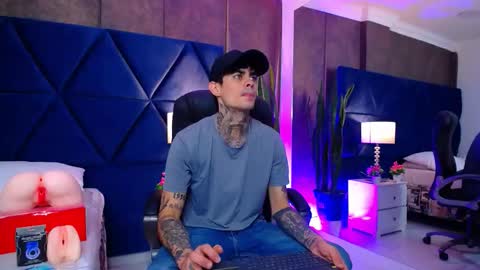 Snapshot of aronmuller_ chatting on September 22, 2025, 4:58 am aronmuller_ online show from September 22, 2025, 4:58 am