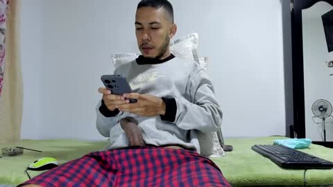 Snapshot of aronxx_ chatting on December 4, 2024, 10:46 am BLACK FRIDAY 55 OFF ON MY ONLYFANS. online show from December 4, 2024, 10:46 am