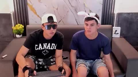 Aroon   online show from April 4, 2026, 3:38 am