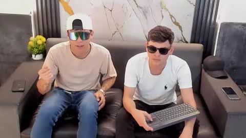 Aroon   online show from April 11, 2026, 4:06 am