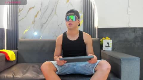 Aroon   online show from April 20, 2026, 3:31 am