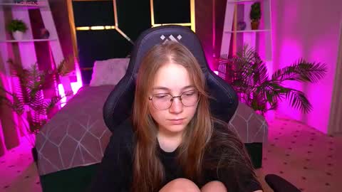 arrinawair online show from November 11, 2025, 9:09 am