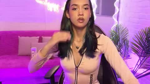 artemiss_tay online show from December 4, 2025, 7:22 pm