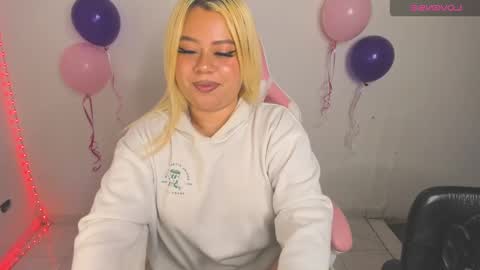 Snapshot of arthemiss033 chatting on October 30, 2025, 10:54 pm Val online show from October 30, 2025, 10:54 pm