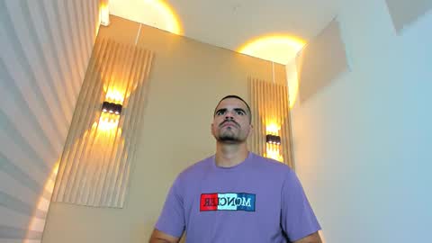 arthur_howard online show from December 22, 2025, 3:47 am