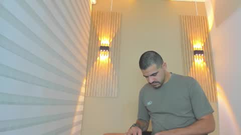 arthur_howard online show from January 6, 2026, 3:43 am