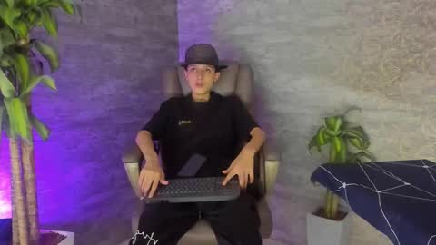 arthurcox_ online show from October 7, 2025, 5:21 pm