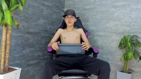 arthurcox_ online show from October 13, 2025, 5:35 pm