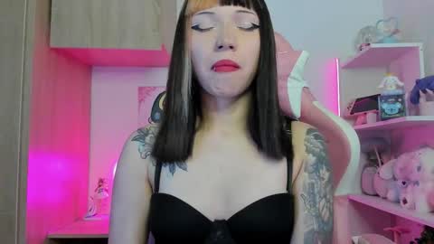 Lenna online show from November 15, 2025, 4:10 am