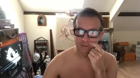 artisterotic online show from October 29, 2025, 9:44 am