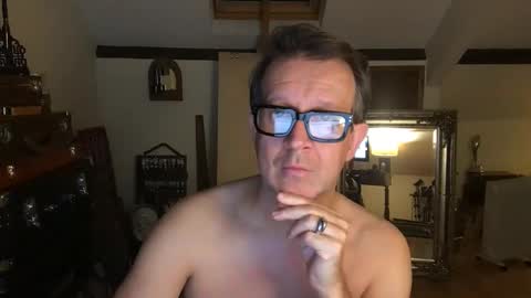 artisterotic online show from November 6, 2025, 8:43 pm